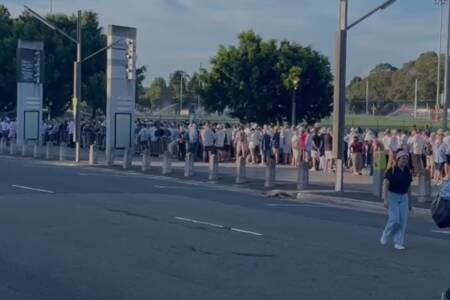 ‘Lining up since 2AM’ – HUGE queues at SCG for Pink Test