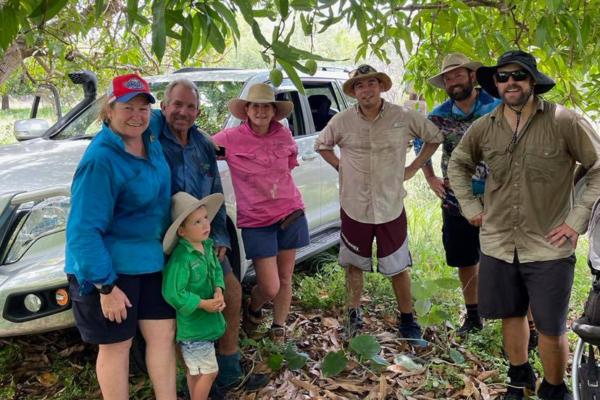 image-supplied-bowen_police_fruit_picking_for_good_cause